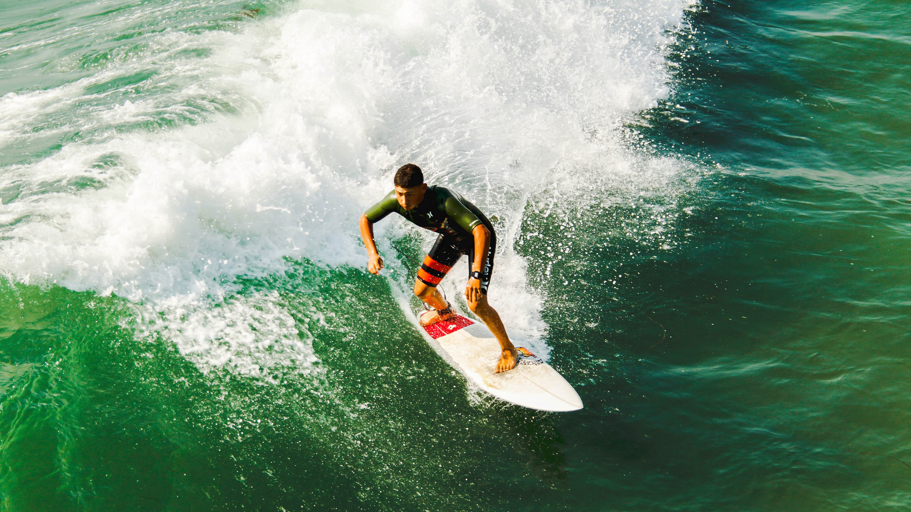 AYX官网-安哥拉足球队自主训练不断提高实力，安哥拉足球运动员