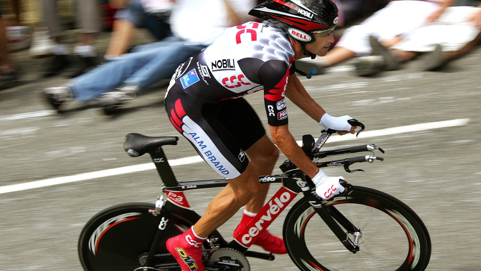 世锦赛男子61公斤级举重 哈萨克斯坦新星三项六破世界青年纪录